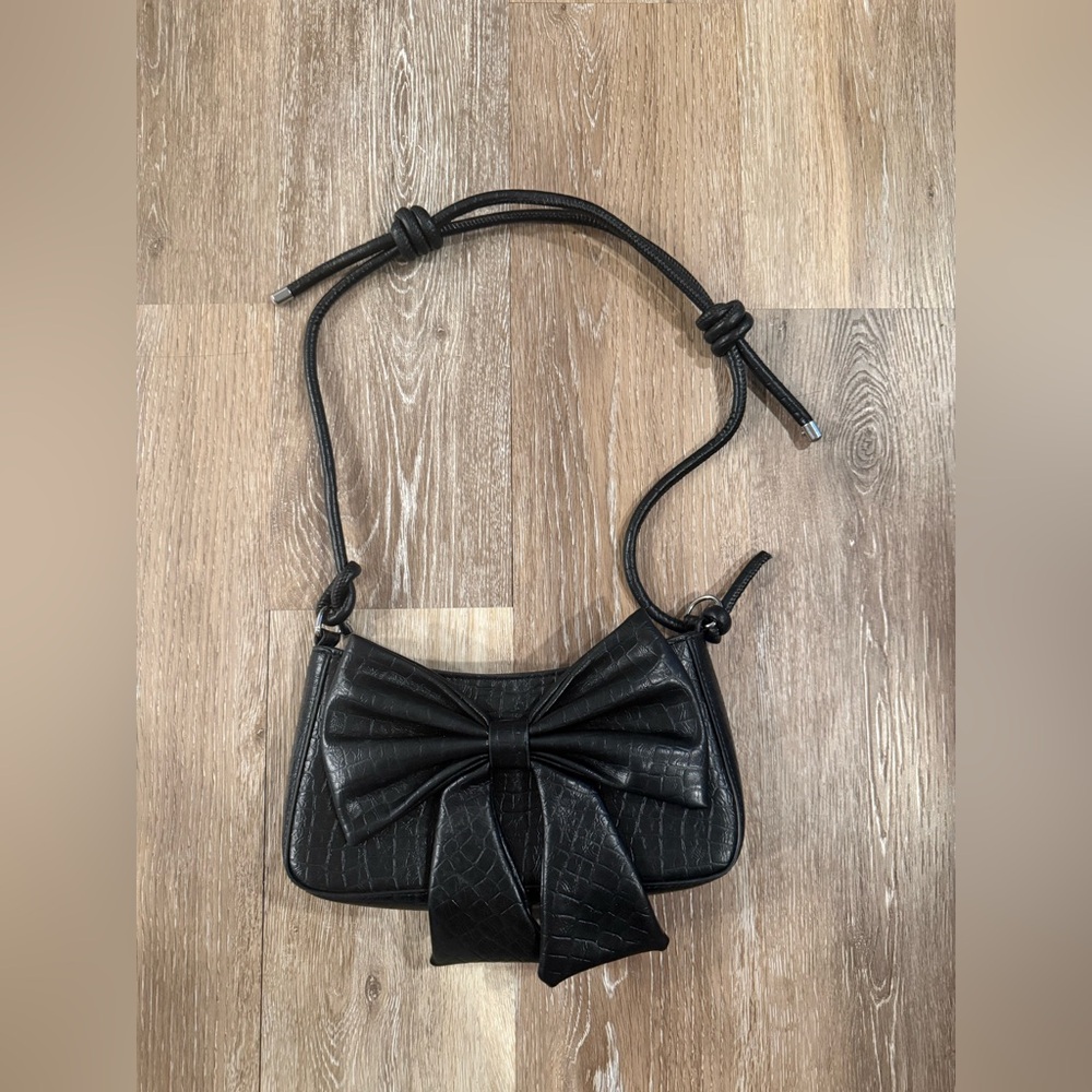 Elegant Black Bow Accent Women's Bag